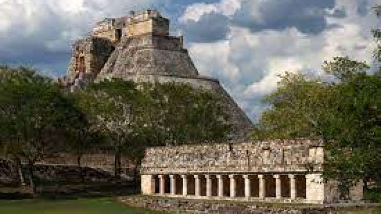AMLO. Zona arqueológica de Uxmal dejará de ser propiedad privada