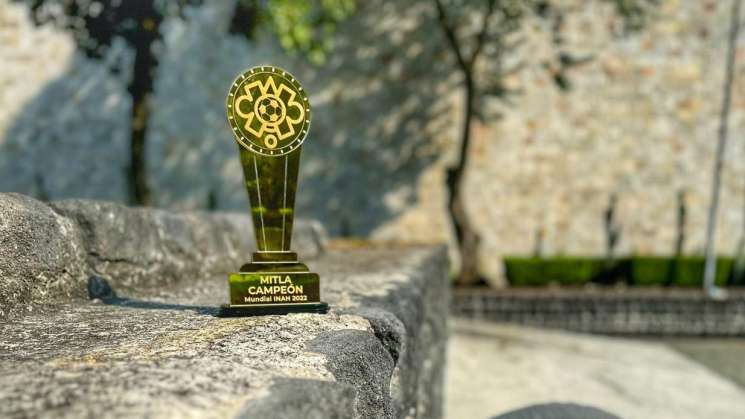 Recibe Mitla su reconocimiento como ganadora de la Copa INAH 2022