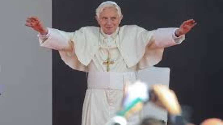 Lamenta  AMLO muerte de Benedicto XVI