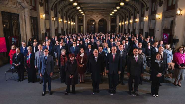 Se reúne AMLO con cónsules y embajadores en Palacio Nacional