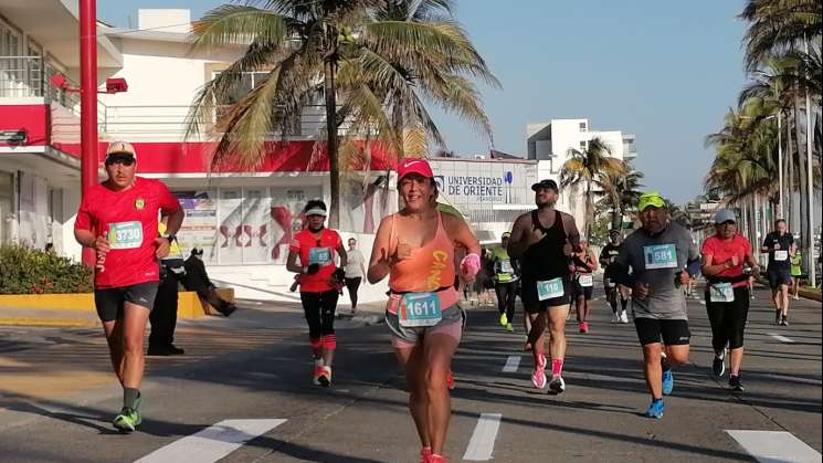Javier Hernández Arellanes destaca en Medio Maratón de Veracruz 