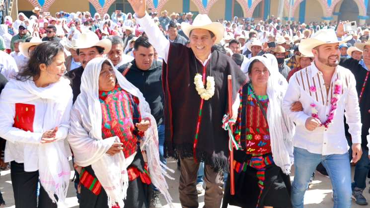 Inversión de mil mdp para pavimentar 40 agencias en Oaxaca