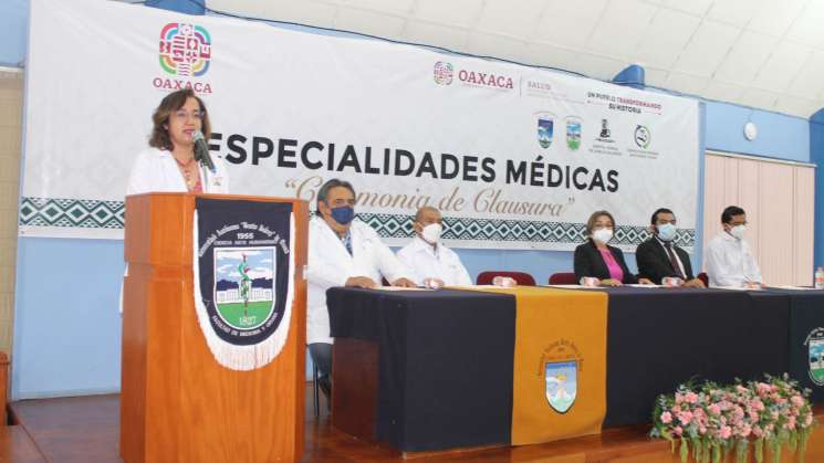  Egresan especialistas del hospital “Aurelio Valdivieso