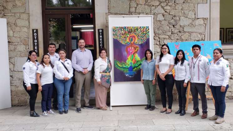 Mujeres presas participan en exposición pictórica