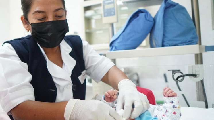 Talla baja y cuello ancho posibles señales del Síndrome de Turner