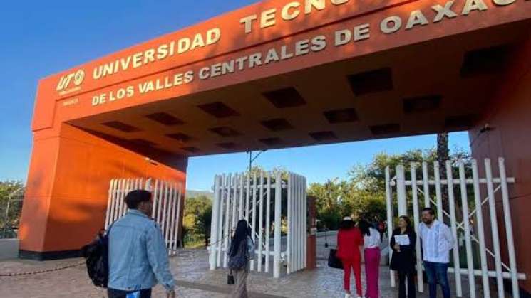 Nuevamente alumnado toma instalaciones en la Utvco