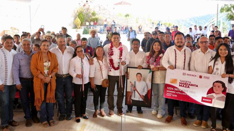 Impulsa Jara Cruz construcción de caminos y campo en Coxcaltepec