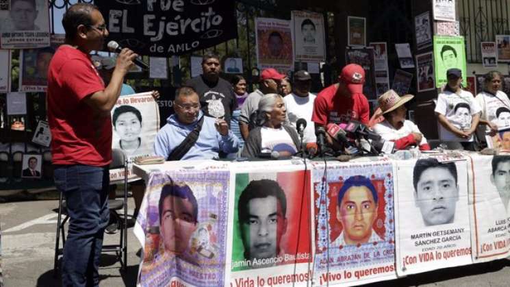 Ordenan acceso a familia de los 43 de Ayotzinapa a los archivos 