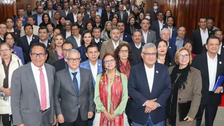 Entrega SNTE pliego petitorio a la SEP por aumento salarial 