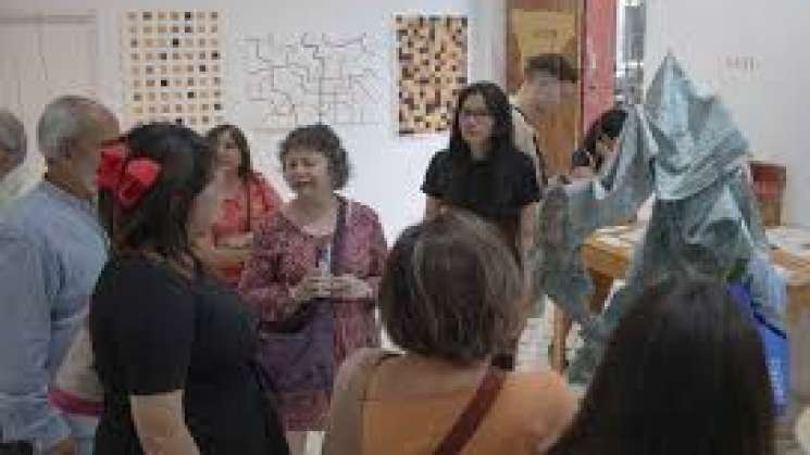 Exposición Dell Alvarado hace diálogo entre tierra y territorio