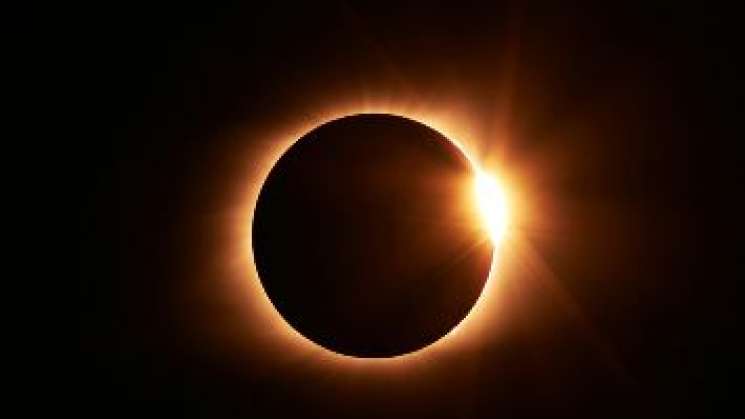 Suspenderá SEP clases por Eclipse Solar Total 2024