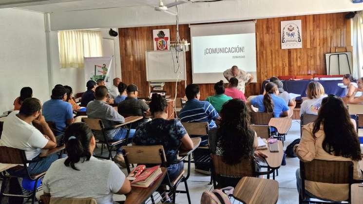 Se capacitan municipios costeños en manejo de residuos