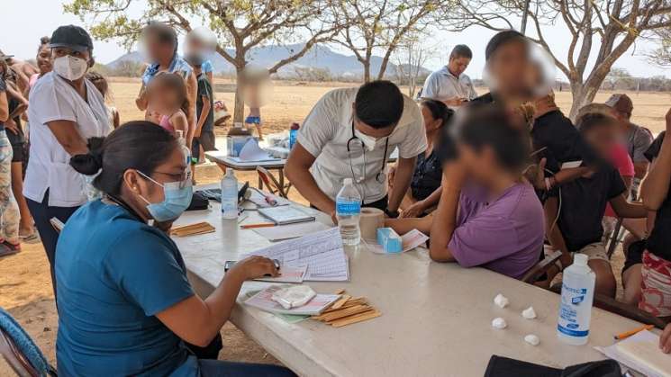   Brindan asistencia médica a caravana migrante en Tehuantepec   
