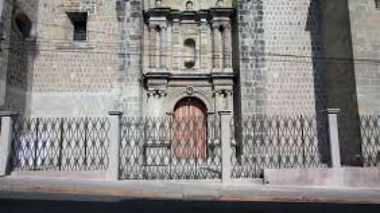 Reja del templo de San Felipe Neri, diseño de Francisco Toledo 