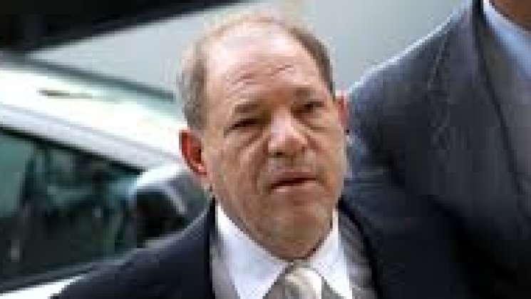Anula corte en EU condena contra Harvey Weinstein