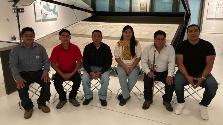 A100 años Chocholtecos se reencuentran con lienzo de Coixtlahuaca