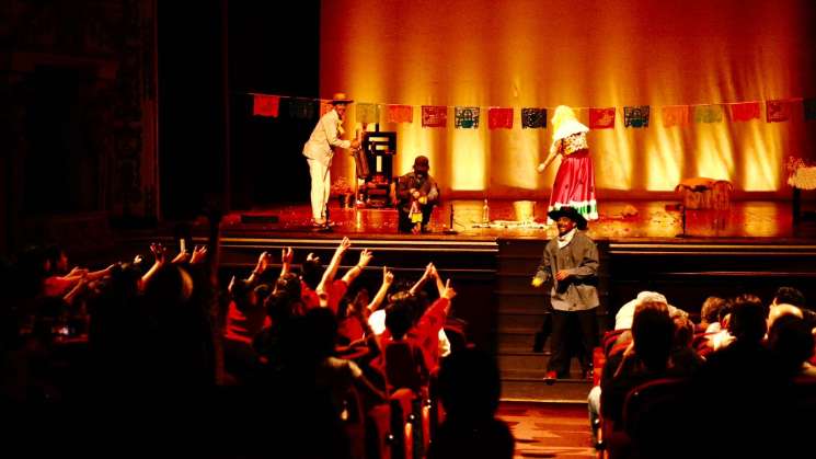 Celebran Día de la Niña y el Niño en Teatro Macedonio Alcalá 