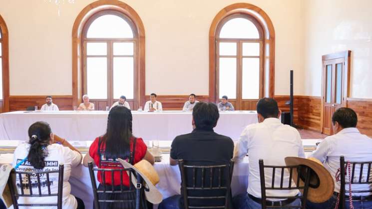 Recibe Gobierno de Oaxaca pliego petitorio de la Sección 22   