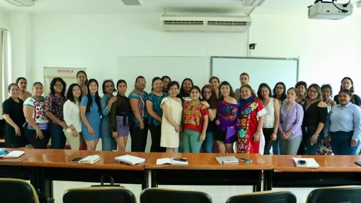  Preparan a profesionistas para atender a mujeres violentadas  