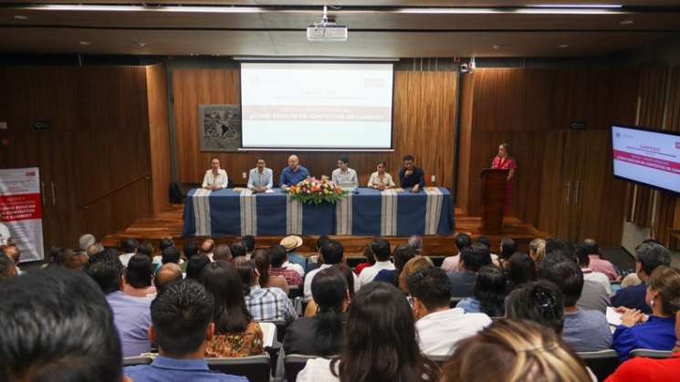 Realizan simposio de Liderazgo para una Educación Transformadora