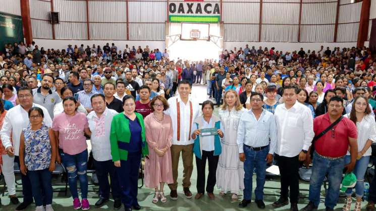 Sigue entrega de tarjetas La Clínica es Nuestra en Nochixtlán 