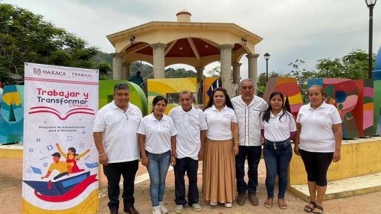 Inicia Setrao programa de alfabetización en Calendaria Loxicha 