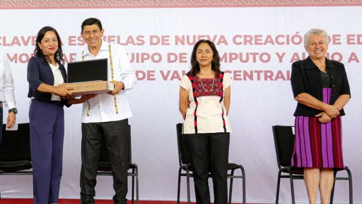 Gobierno de Oaxaca pone fin a rezago y privaciones de 45 escuelas