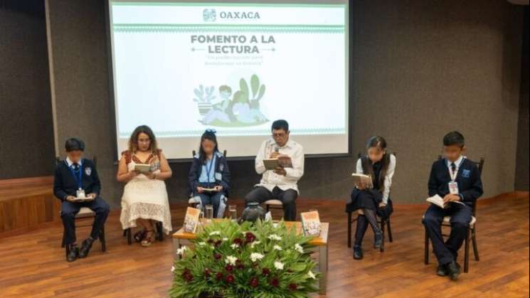 Salomón Jara y escolares comparten actividades de lectura 