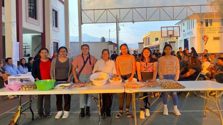 Jóvenes de San Lorenzo Cacaotepec se capacitan en materia laboral