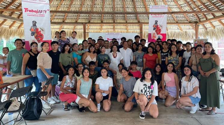 Concluyen talleres para trabajo artistico en Puerto Escondido 