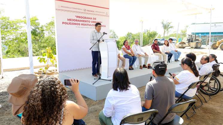 Saldan deuda histórica a familias huatulqueñas con certeza legal