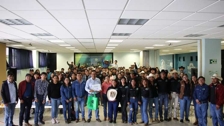 Alumnos de agricultura de UTVCO conmemoran Día del Maíz 