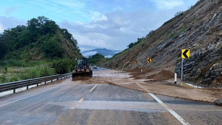 Habilita Gobierno de Oaxaca 30 vías de comunicación terrestres 