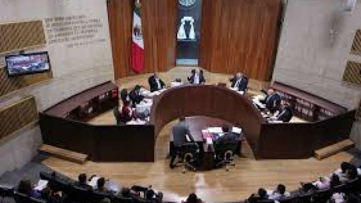 Amenaza juez con cárcel y multas a consejeros del INE