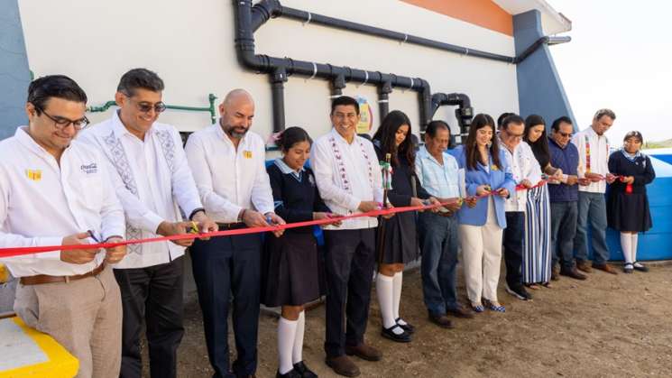 Gobierno estatal garantiza agua en escuelas de Oaxaca 