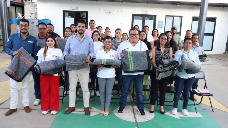Invita DIF Oaxaca a sumarse a la colecta Abrigando Corazones 2024