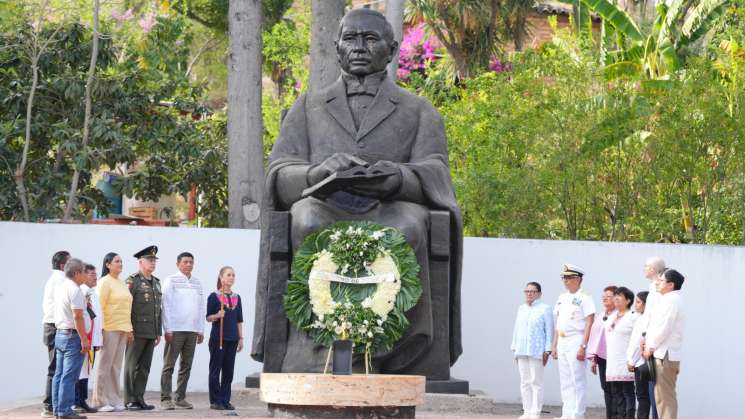 Conmemora Sheimbaum natalicio de Benito Juárez en Guelatao 