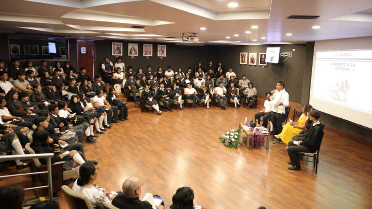 Fomenta Gobernador de Oaxaca hábito de lectura en las juventudes 