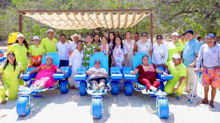 Equipa DIF Oaxaca para playa incluyente a La Entrega en Huatulco