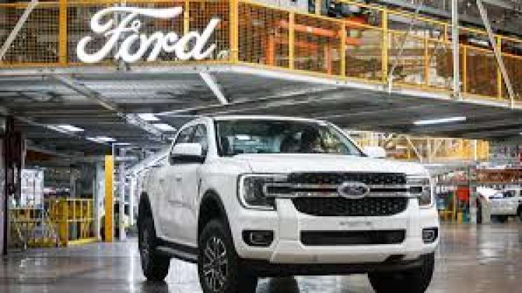 Sube Ford producción en México en casi 50%