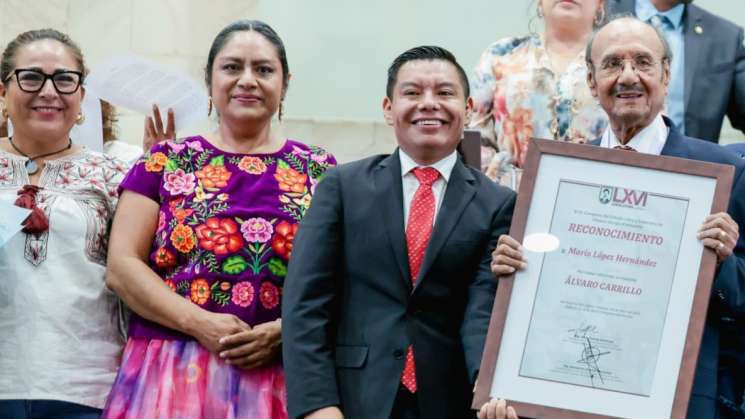 Legislatura reconoce la trayectoria de Mtro Mario López Hernández