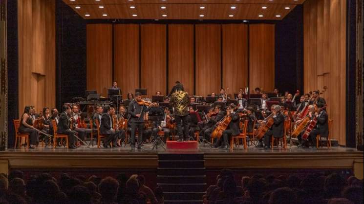 Con lleno total, la OSO realiza su tercer concierto en el Alcalá 