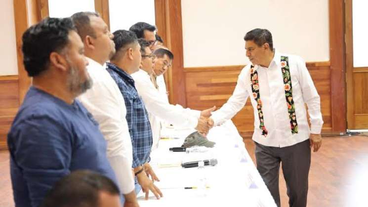 Entrega S-XXII  pliego petitorio de 69 puntos a gobierno estatal 