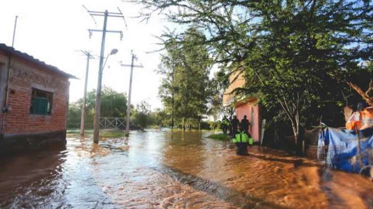 Se desborda río en San Dionisio Ocotlán causando daños 