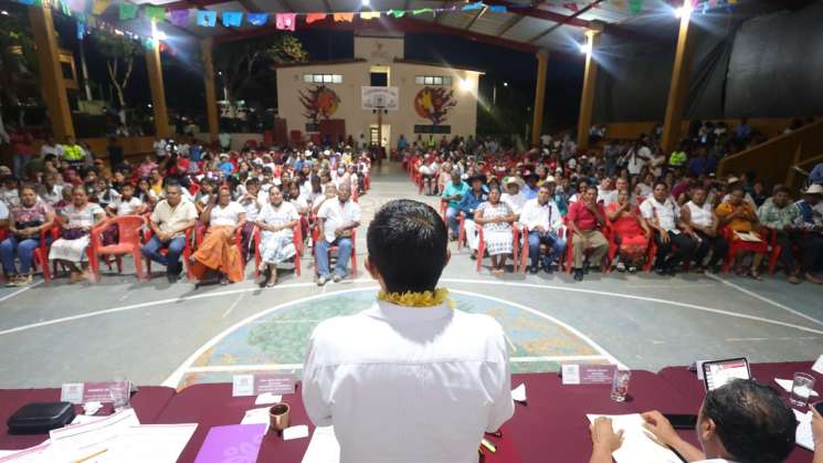 Salomón Jara apoya el desarrollo de  San Andrés Huaxpaltepec   