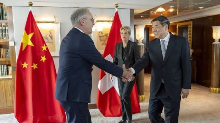 EU y China llegan a acuerdo temporal para reducir aranceles 