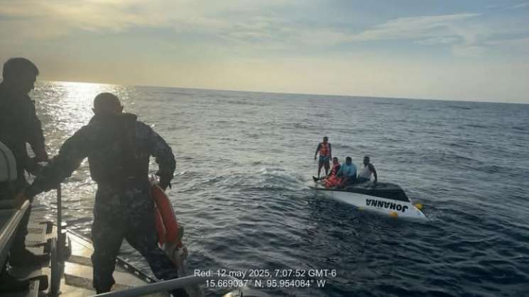 Rescate en Torneo de Pez Marlin en Huatulco,hallan a 4 Naufragos 