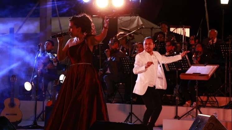 “Serenata para madres” reúne más de mil gentes en Plaza de Danza