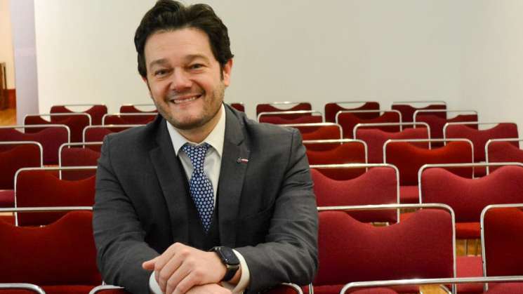 El tenor Arturo Chacón celebra 25 años de carrera artística