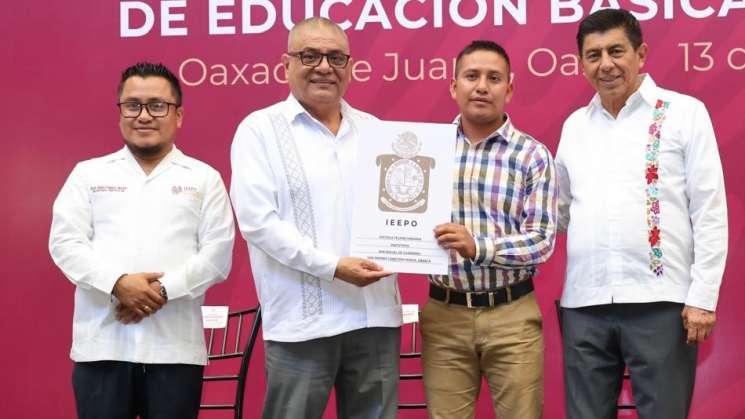 Entrega Salomón Jara 35 claves a escuelas de educación básica